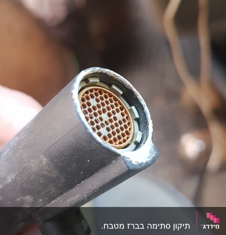 חלק פנימי של ברז עם מסנן מתכת